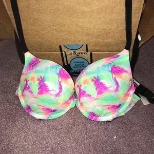 Victoria’s secret pink bra